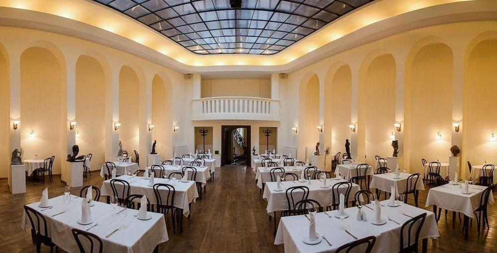 George Hotel Lviv Ngoại thất bức ảnh