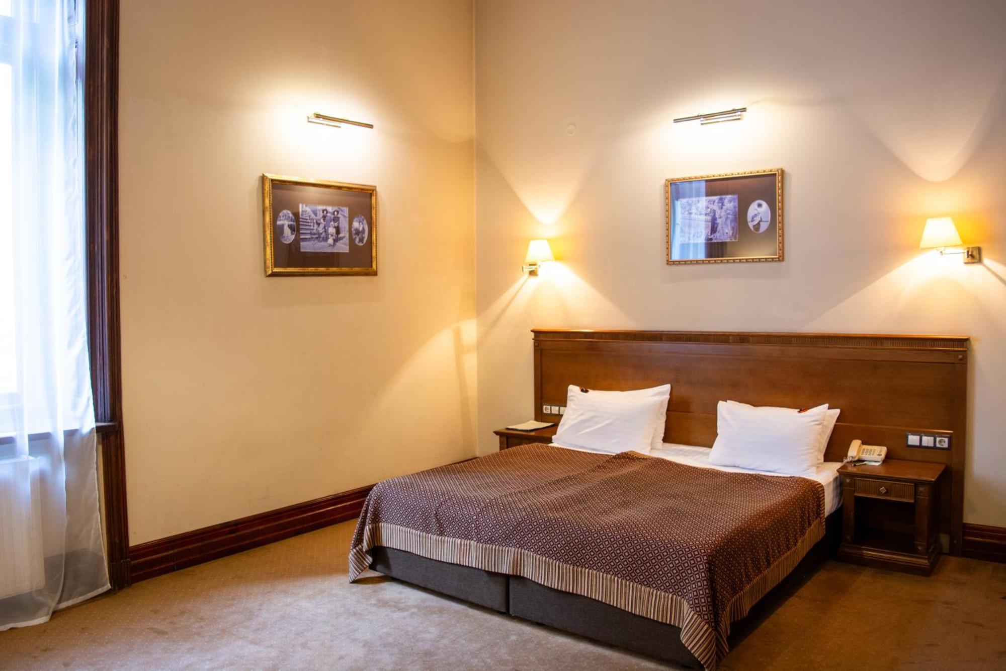 George Hotel Lviv Ngoại thất bức ảnh