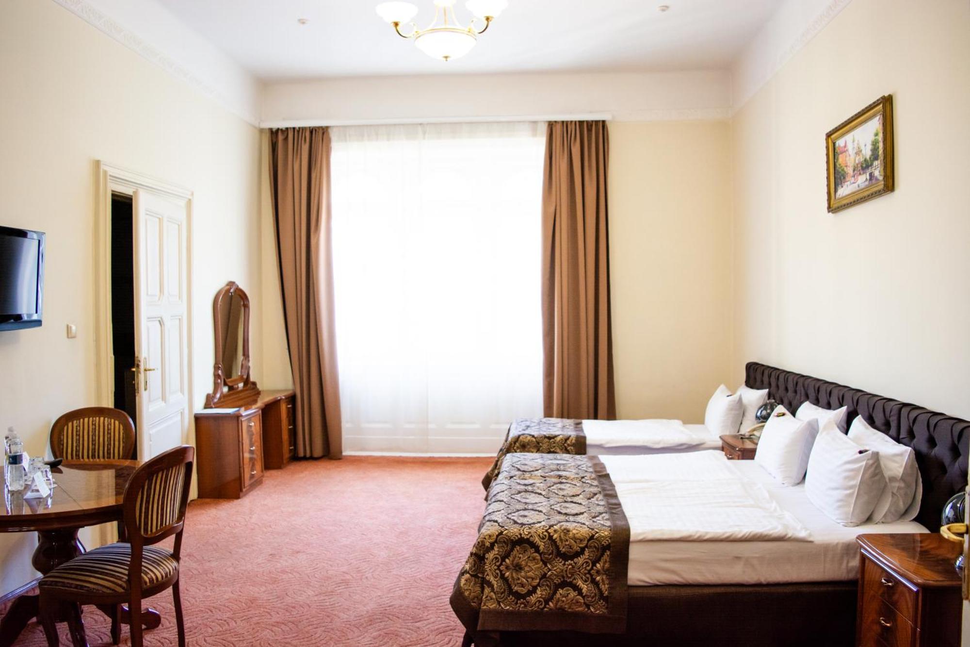 George Hotel Lviv Ngoại thất bức ảnh