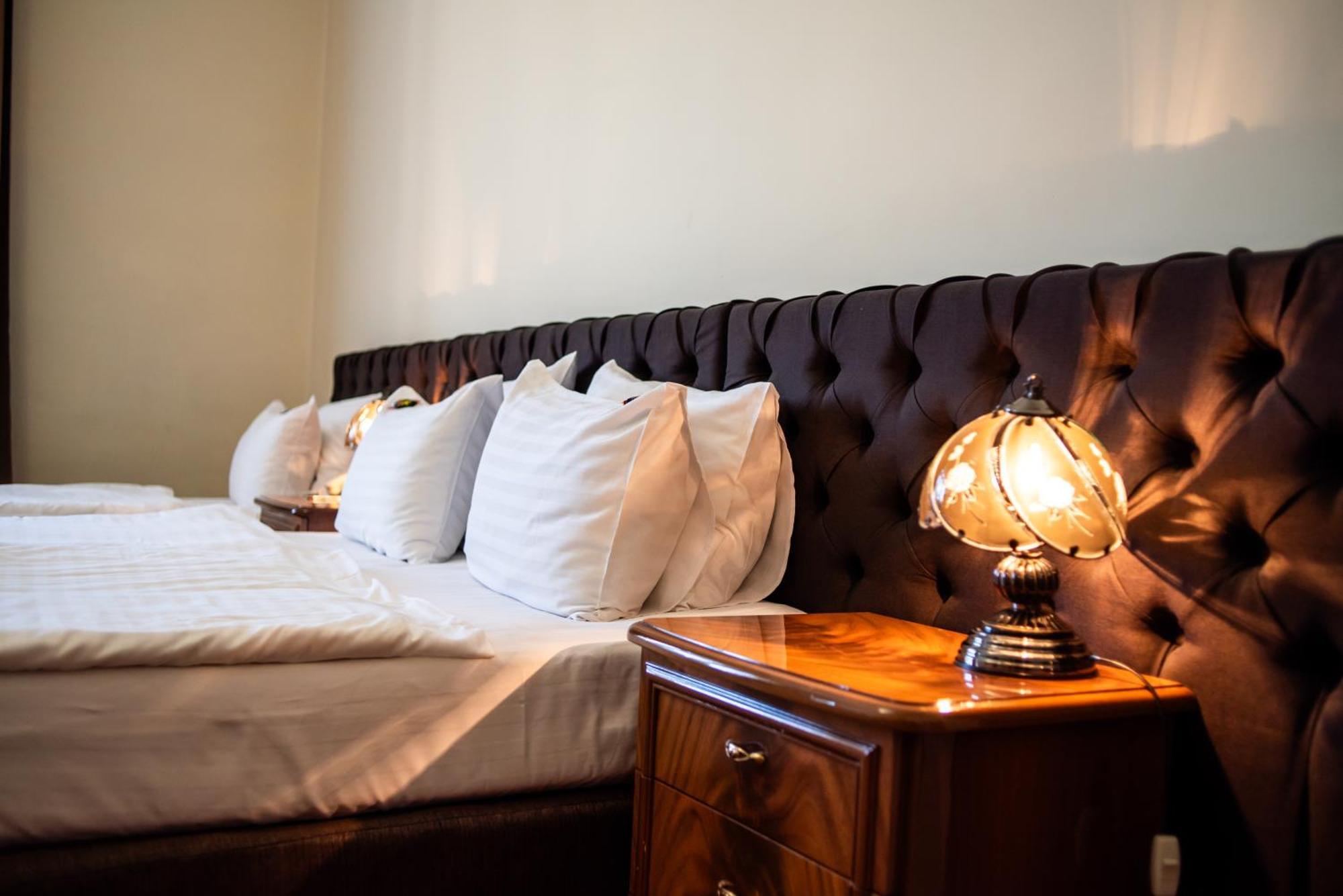 George Hotel Lviv Ngoại thất bức ảnh