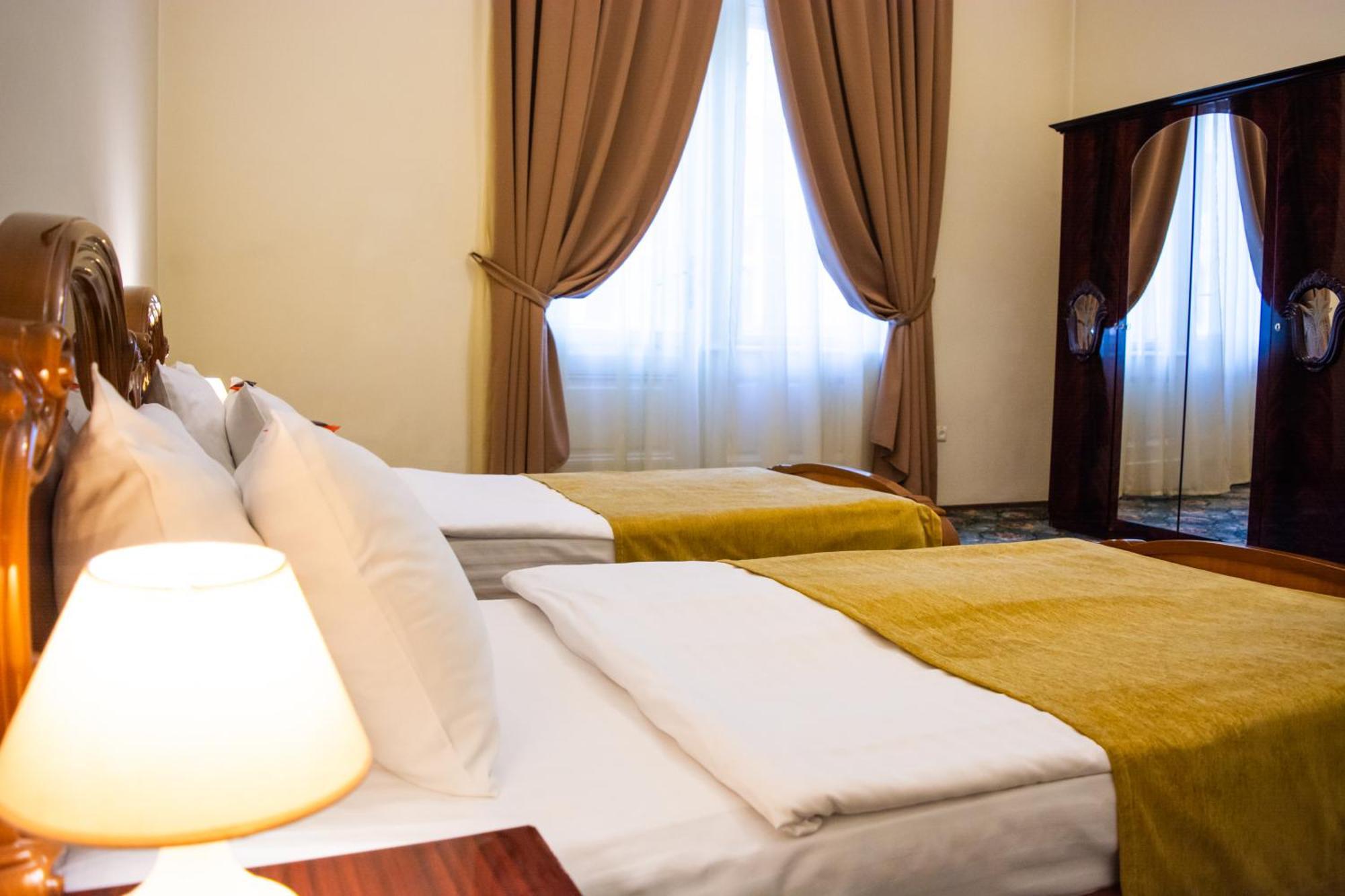 George Hotel Lviv Ngoại thất bức ảnh
