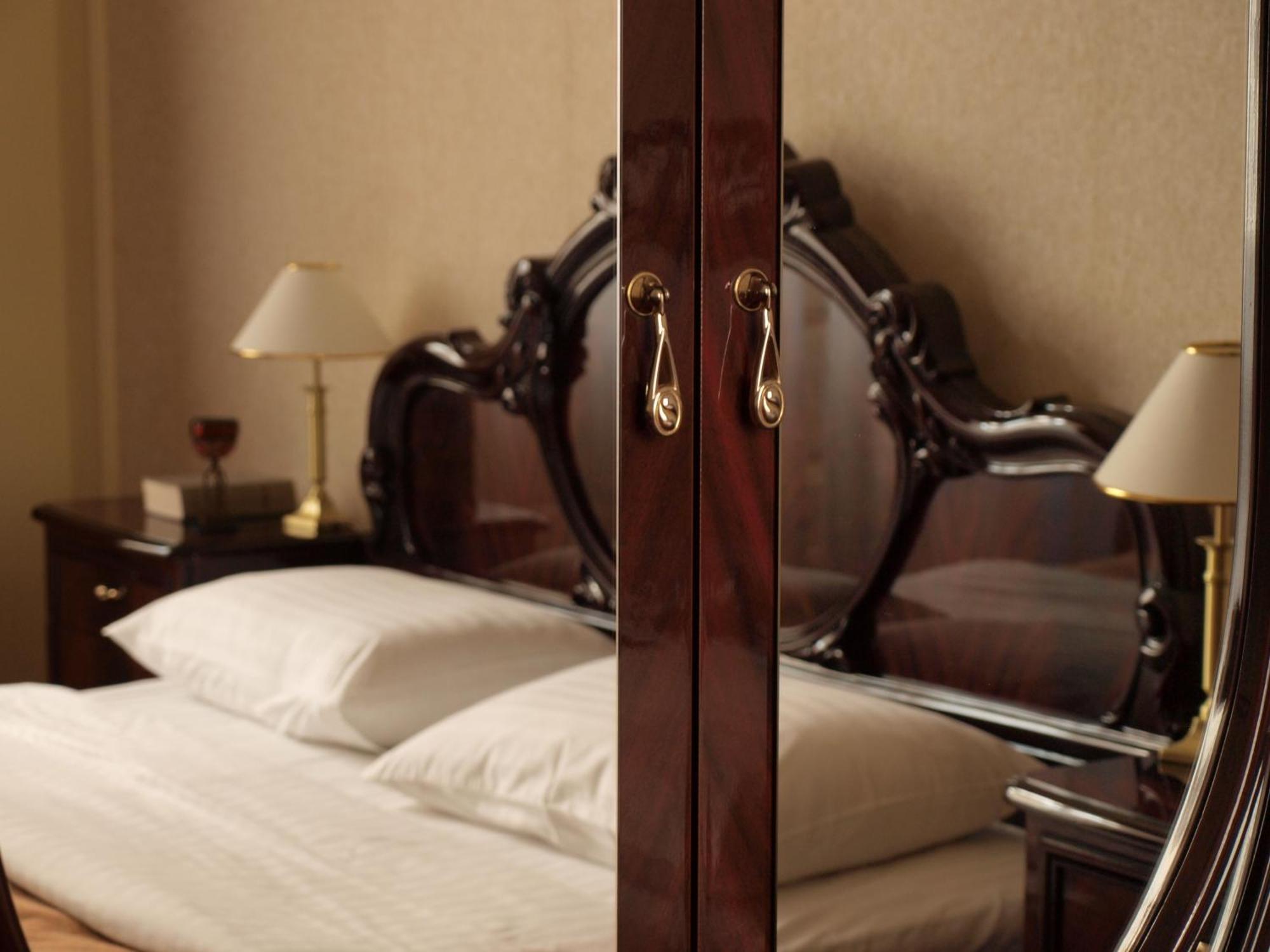 George Hotel Lviv Ngoại thất bức ảnh
