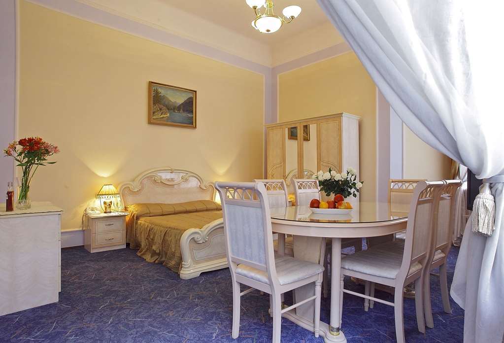 George Hotel Lviv Phòng bức ảnh