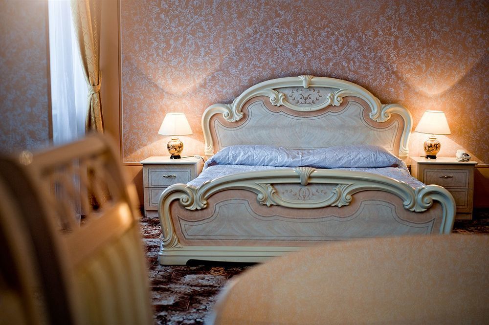 George Hotel Lviv Ngoại thất bức ảnh