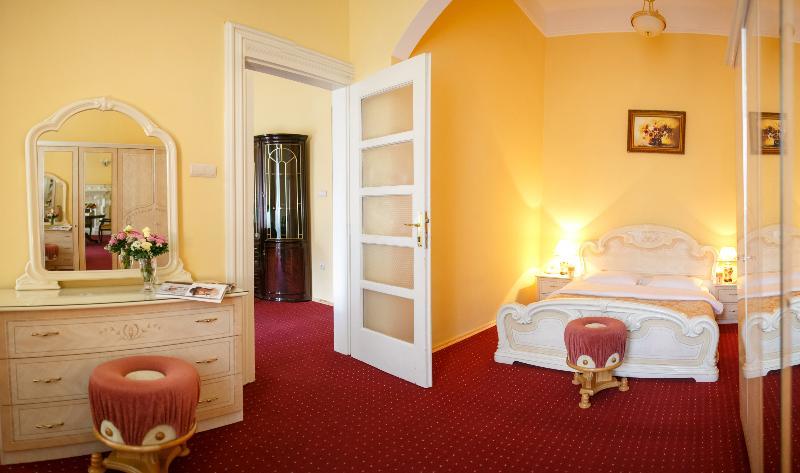George Hotel Lviv Ngoại thất bức ảnh