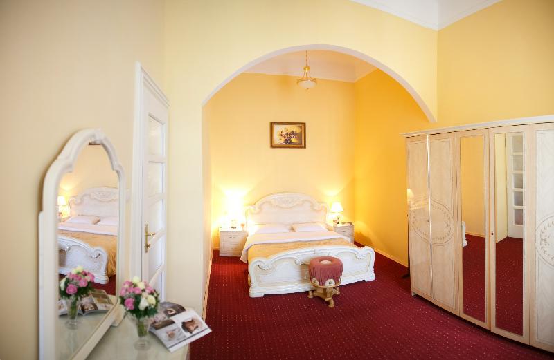George Hotel Lviv Ngoại thất bức ảnh